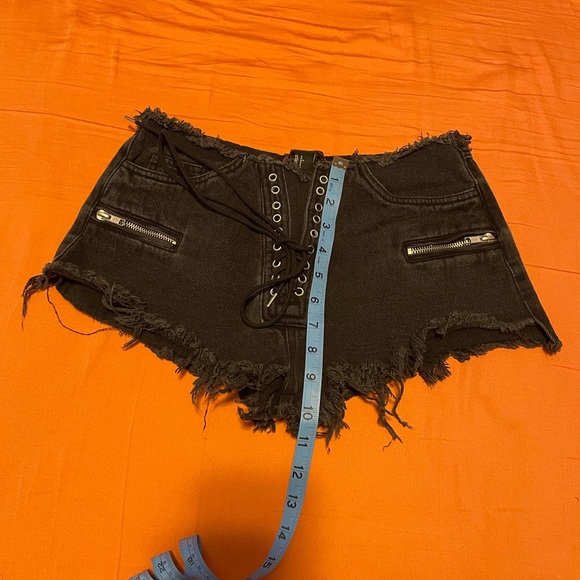 Black distressed denim short shorts - Picture 5 of 6
